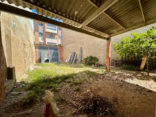 Casa a Benaguasil. Almacen-solar urbano en benaguasil, a dos calles