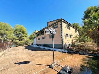 Lloguer Xalet  Carrer de pedralba. Alquilo enorme chalet en vilamarxant