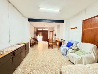 Mas à Vilamarxant. Casa en venta en villamarchante, en plena calle mayor