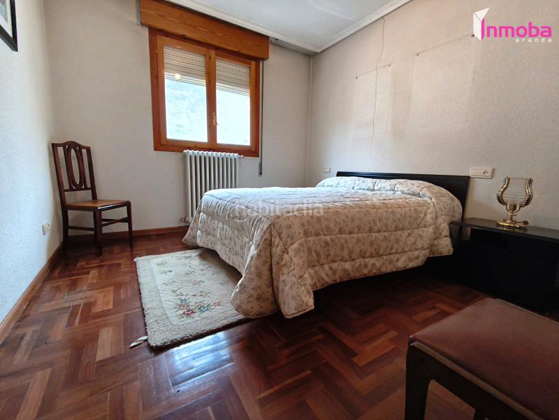 Foto b88de9ab-d01a-446c-804f-ea127a50ddf3. Casa con camino parcheggio in Santa Catalina - Ferial Aranda de Duero