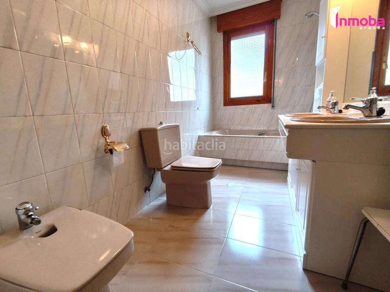 Foto c4533a72-1cd0-4127-be87-9ef368aa64ef. Casa con camino parcheggio in Santa Catalina - Ferial Aranda de Duero