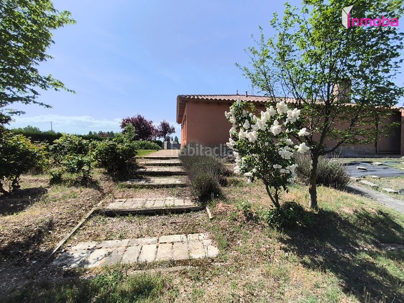 Foto f9b760f8-07ce-49a1-a1bb-697002552d18. Xalet amb xemeneia calefacció piscina a Zona Rural Aranda de Duero