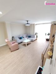 Pis  Calle carro. Amplia vivienda seminueva de 4 dormitorios con garaje y trastero