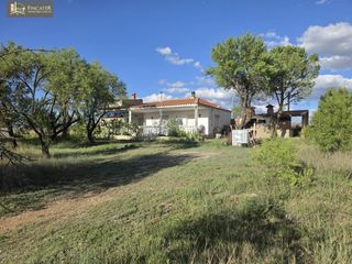 Landgut in Pedanías. Finca rustica con edificación urbana