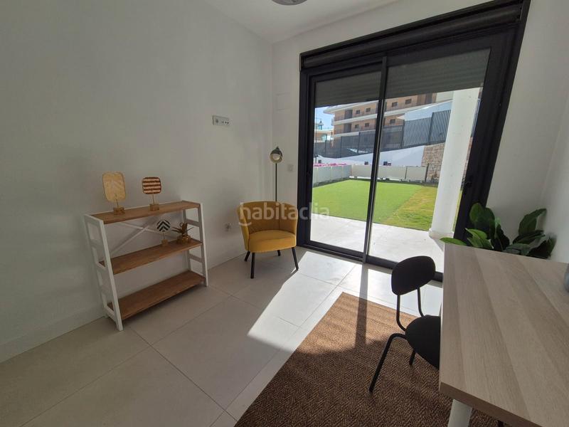 Foto 46ccded0-9ec5-4cad-975c-348e8109b098. Pis a avenida Fuengirola 5 a Las Gaviotas - Carvajal Fuengirola