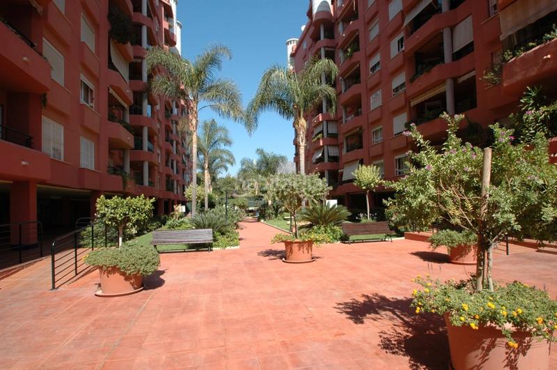 Foto 98bf2ff1-7bc7-4b45-88ab-c4d5d9411fcd. Piso en calle río guadalhorce 1 en Los Boliches Fuengirola