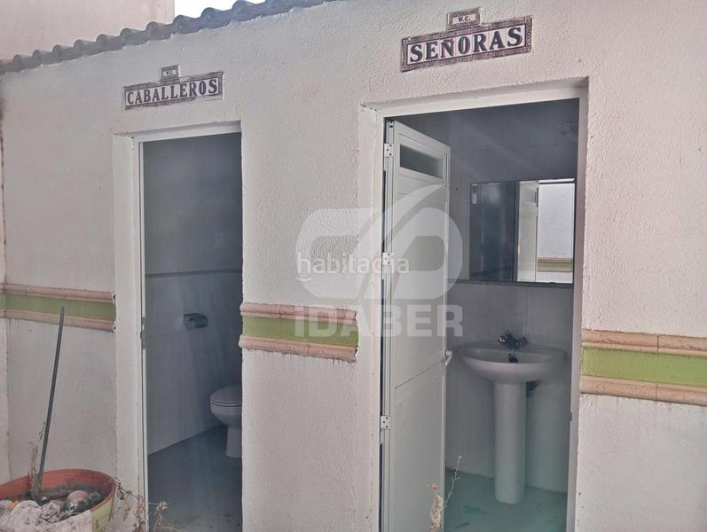 Foto cdaf385b-6a46-4430-948d-b5748710405d. Location local commercial dans Lominchar