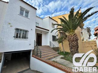 Casa adossada a Estación-Cruz Roja. Chalet adosado en aoc de 4 hab. en illescas