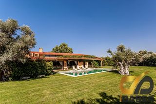 Maison à Parque Manuel de Vega-Carretera de Ugena. Exclusiva casa de campo en illescas
