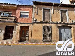 Maison à Quintanar de la Orden. Solar con fachada amplia en el corazón de quintanar