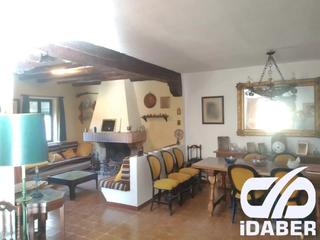 Casa a Hinojosos (Los). Espacioso chalet rústico con piscina en hinojosos