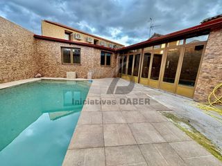 Casa  Santa teresa. Exclusivo chalet de diseño con piscina, bodega natural y 7 dormi