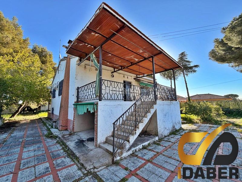 Foto 28467195-9d93-44b6-ab1e-bef5ff1c9f93. Casa amb piscina a Yuncler