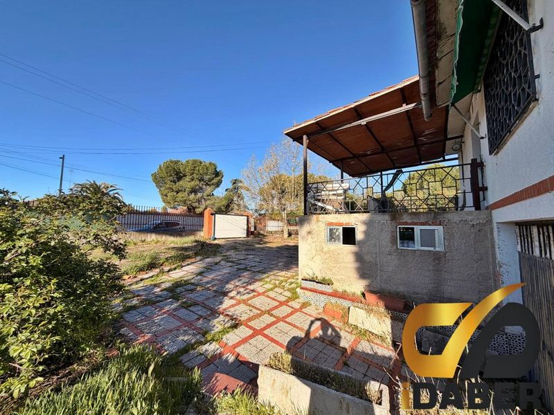 Foto 2cca7114-1e0f-4c80-a8fc-681b0aeb2404. Casa amb piscina a Yuncler