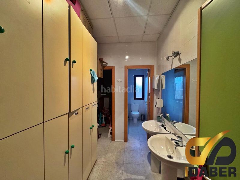 Foto 562a7cf4-c49e-4529-b1ec-f7cba53dfd3e. Edificio  completo local comercial y 3 viviendas en Carranque