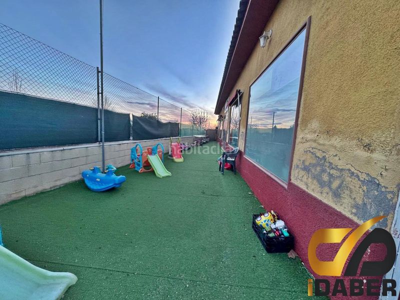 Foto 8ca350cc-efc5-463f-bc35-8710e9e59b0d. Edificio  completo local comercial y 3 viviendas en Carranque