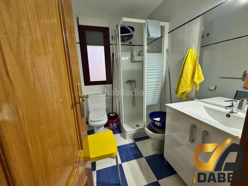 Foto a3e8af7b-c5e6-4e62-bb34-031d35a04ed4. Edificio  completo local comercial y 3 viviendas en Carranque