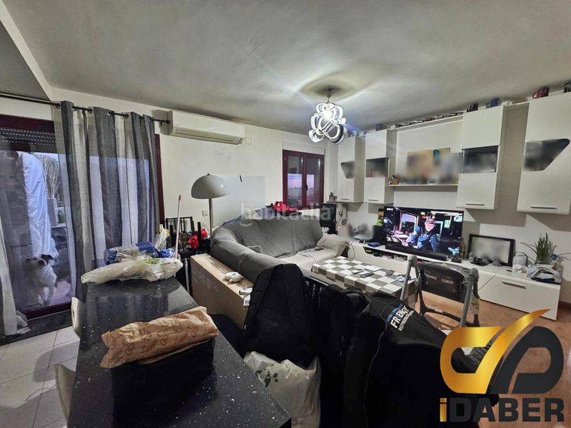 Foto a7cfe17e-893b-4af5-b6d4-64ea3e7e1bba. Edificio  completo local comercial y 3 viviendas en Carranque