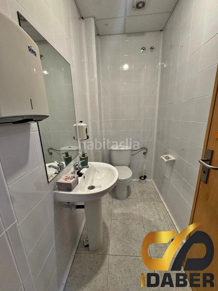 Foto b13c988d-b82f-45ab-a0af-15cc3c2842eb. Edificio  completo local comercial y 3 viviendas en Carranque
