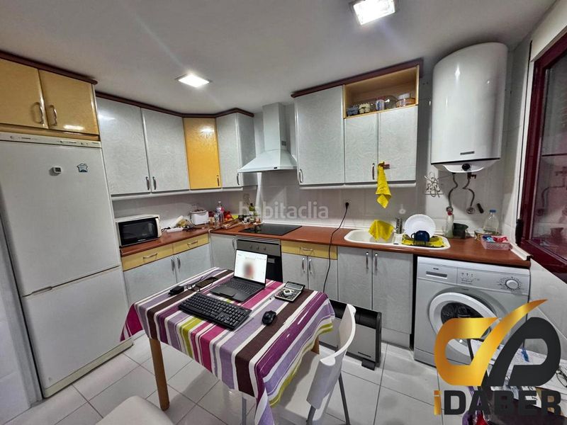 Foto fa91bcb9-3c10-4a08-b634-249f6e7e4522. Edificio  completo local comercial y 3 viviendas en Carranque