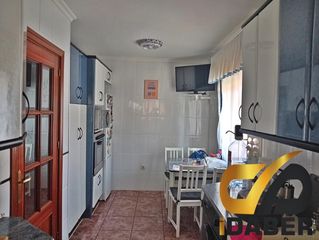 Haus in Villasequilla. Amplia vivienda de esquina de 3 hab en villasequilla