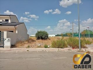 Terreny residencial a Parque Manuel de Vega-Carretera de Ugena. Parcela urbana de 225m en illescas, ideal para construir tu vivi