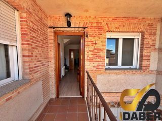 Casa adossada a Mocejón. Amplio chalet de 3 plantas a 20 minutos de illescas