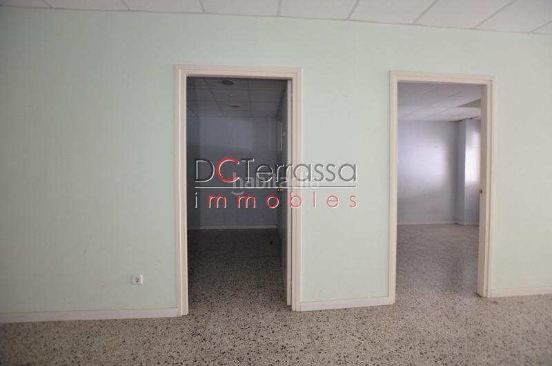 Foto c15f39b3-3395-4c66-81b3-e0154b107076. Locale commerciale in Ca n'Aurell Terrassa