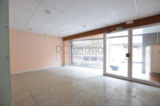 Local commercial dans Ca n'Aurell. Planta baja y stano