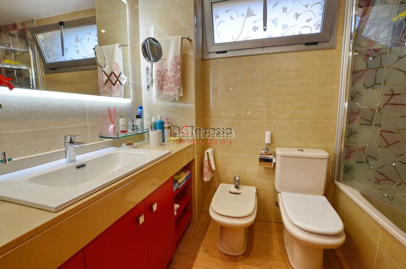 Foto e0c9afb2-9a0a-42c1-a4df-9e6f34986783. Piso en Mercat Rubí