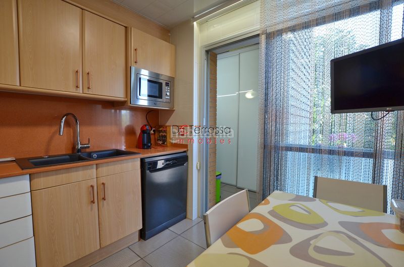 Foto e6b0db49-b302-49d3-bc0b-bbc2318b41ea. Piso en Mercat Rubí