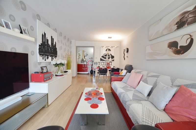 Foto e6b77070-42cb-4199-b13e-762736fff860. Piso en Mercat Rubí