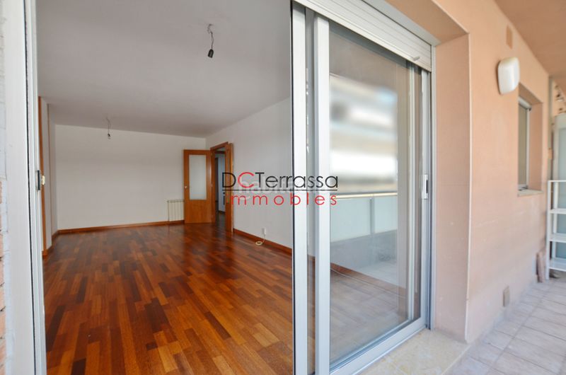 Foto 1d630cb7-ca86-4d62-9475-e0ea500b716b. Pis amb calefacció aparcament a Vallparadís - Antic Poble de Sant Pere Terrassa
