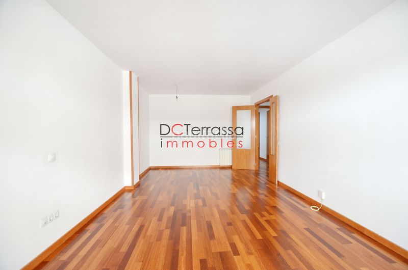 Foto 4abd0037-5026-4b38-a7ef-d211efc0ae3f. Pis amb calefacció aparcament a Vallparadís - Antic Poble de Sant Pere Terrassa
