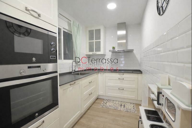 Foto c99c8283-0676-4837-ba7a-e5ac08b1e6e5. Pis amb calefacció a Egara Terrassa