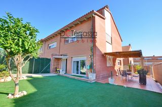 Casa bifamiliare in Viladecavalls