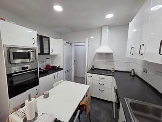 Pis en Avenida de sagunto 50. Piso cuatro habitaciones ensanche