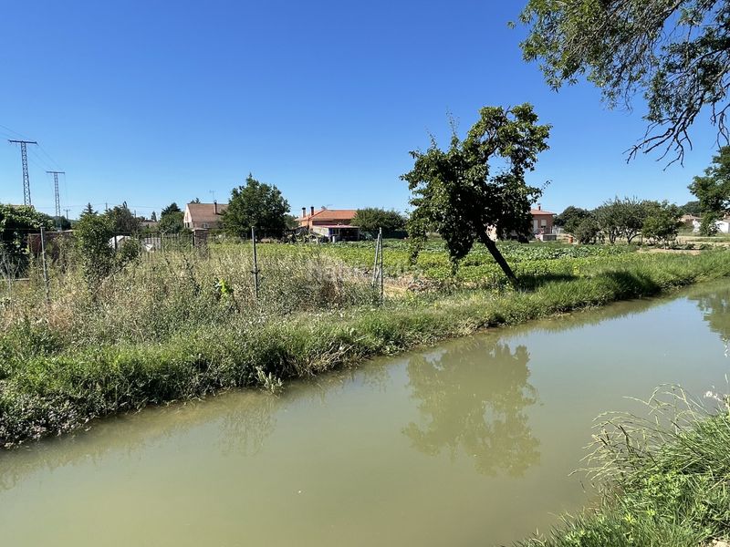 Foto f5d8a147-b604-41b0-835b-d2540579f0cf. Terrain résidentiel dans Tudela de Duero
