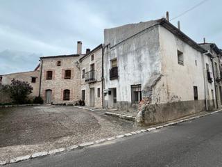 Casa a Plaza mayor 6. Tudehogar vende casa en la parrilla