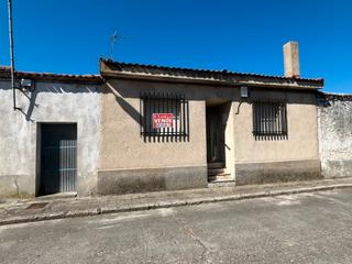 Casa aparellada a Calle ramón y cajal 5. Casita en la parrilla