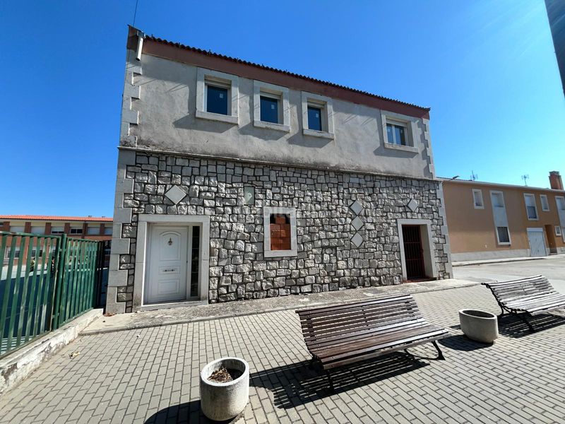 Foto 723994d2-78f5-4107-81d1-456b00fa863b. Edifici a calle estrella 5 a Campaspero