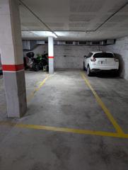 Aparcament cotxe a Calle rafael casanova 5. Parquing doble  muy buen precio