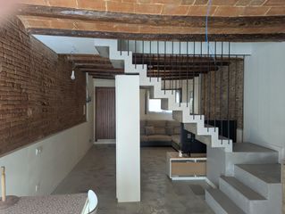 Maison jumelée à Sant marià 21. Casa en barri antic  totalmente rehabilitada  3 lavabos completo