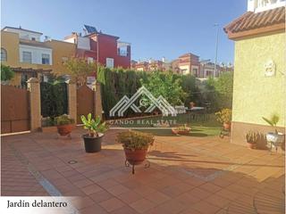 Xalet  Miguel hernández. Chalet independiente en dos hermanas
