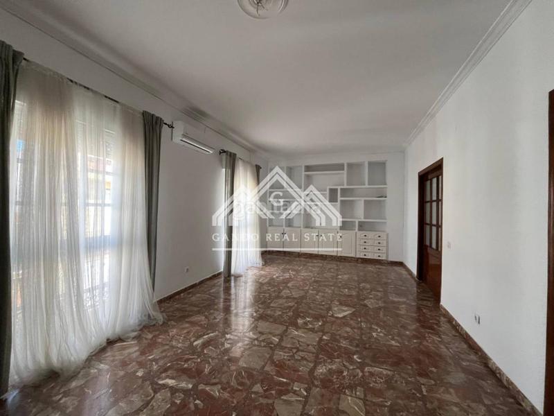 Foto 4060e06c-6662-4cec-9da2-66bb9c8f5e43. Casa  en venta en Centro - Doña Mercedes Dos Hermanas