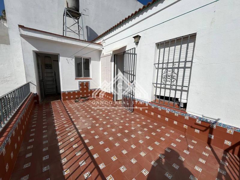 Foto 8aaddd9a-f705-429d-83a3-9105afc37270. Casa  en venta en Centro - Doña Mercedes Dos Hermanas