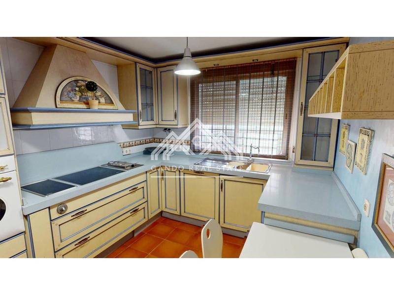 Foto 7480e1df-53b8-4e9d-9626-c2bc3efd0e6c. Zweistöckige wohnung mit parking in Centro - Doña Mercedes Dos Hermanas