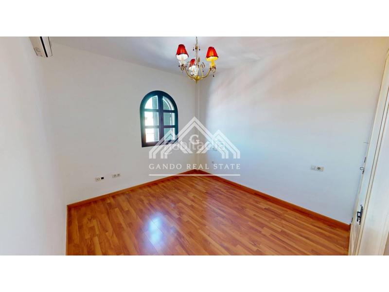 Foto 8ff80b0d-ba1d-4ec5-ab09-731da7a8e9d4. Zweistöckige wohnung mit parking in Centro - Doña Mercedes Dos Hermanas