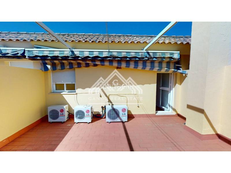 Foto e9e30802-0dd0-4c44-973c-59f0008668f0. Zweistöckige wohnung mit parking in Centro - Doña Mercedes Dos Hermanas