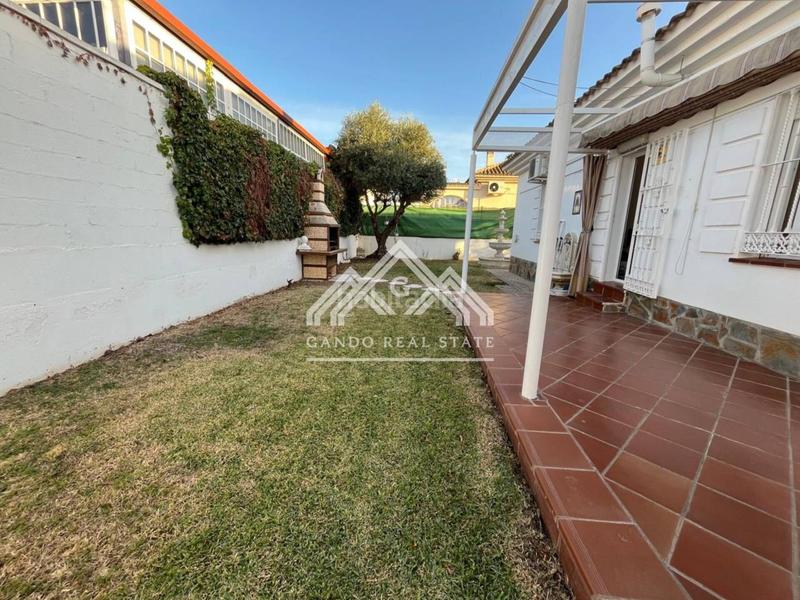 Foto eb0ecfbe-9904-4c43-ab82-5235054f5922. Alquiler chalet  en alquiler en entrenúcleos41089 en Montequinto